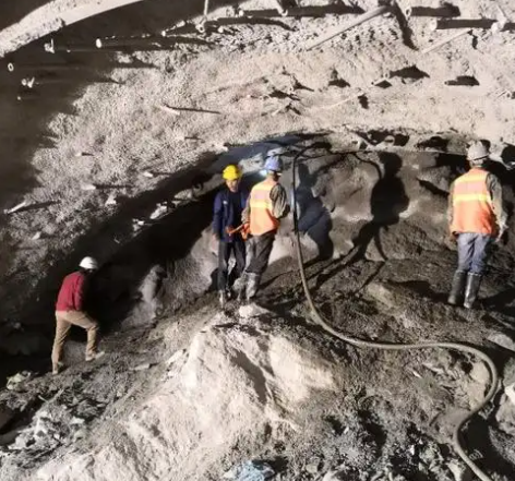 岫岩隧道拱顶带模注浆料，微膨胀注浆料的特点及施工工艺